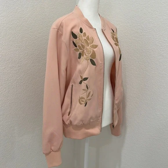 ✨Forever 21 Floral Embroidery Bomber Jacket - Picture 4 of 17